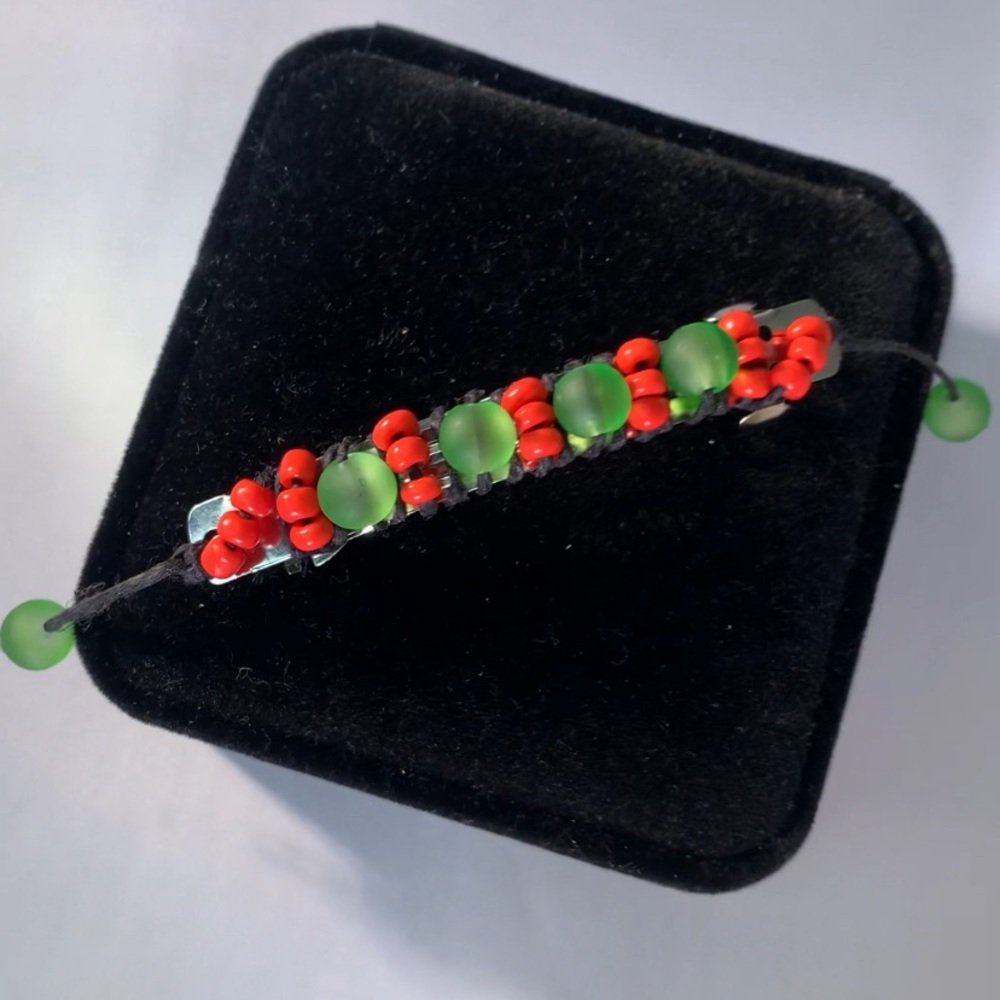 HOLLY TWIST — Handcrafted Red and Green Glass Bead Barrette Holiday Hair Clip
